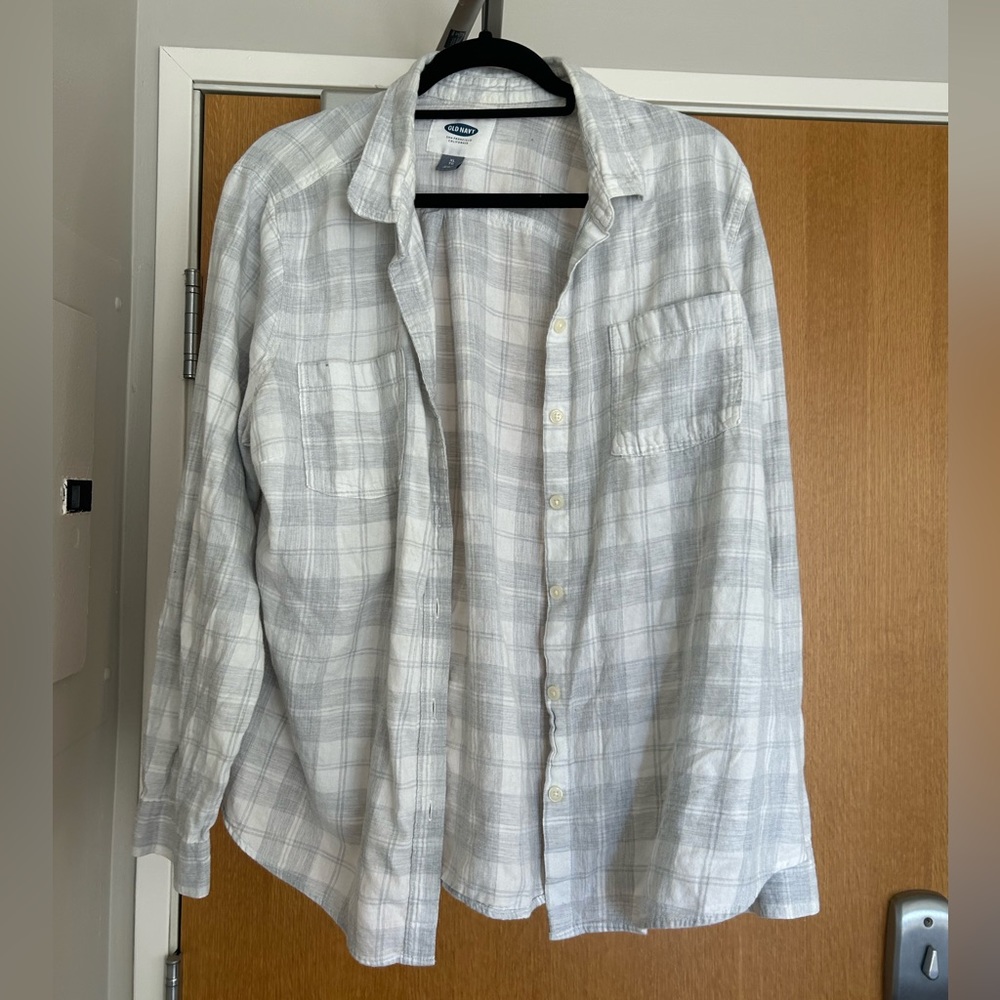 Old Navy Gray & White Plaid Button Up Flannel Long-Sleeve